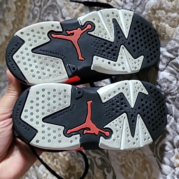 Toddler Jordan 6 Retro size 7 - Picture 5 of 8
